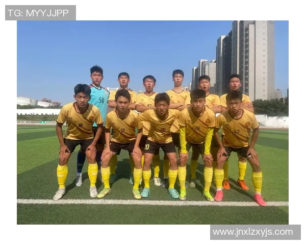 中锋位置上的足球明星们如何在比赛中展现个人魅力与团队合作精神